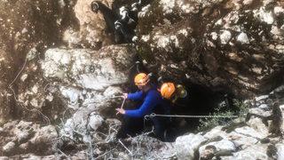 Konya'da dik kayalıklarda mahsur kalan keçileri AFAD'ın özel dağcı ekibi kurtardı