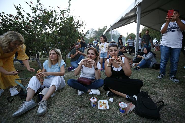 Yüz binlerce kişi gastronomi şöleni yaşadı! Adana Lezzet Festivali'nde 261 ton et tüketildi G2