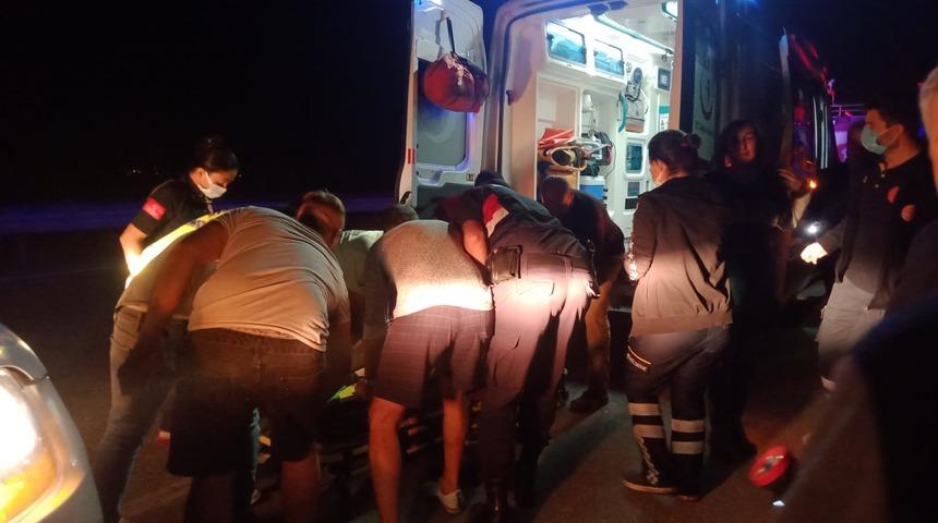 Aydın'da şarampole devrilen otomobildeki 3 kişi yaralandı