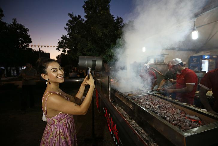 Yüz binlerce kişi gastronomi şöleni yaşadı! Adana Lezzet Festivali'nde 261 ton et tüketildi G4