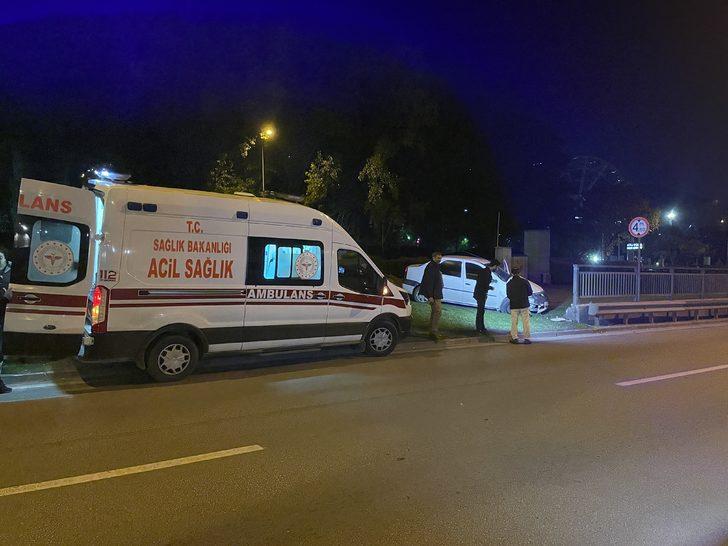 Bursa'da refüje çarpan sürücü yaralandı G1