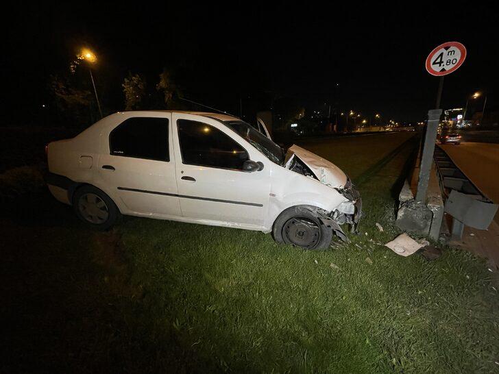 Bursa'da refüje çarpan sürücü yaralandı G2