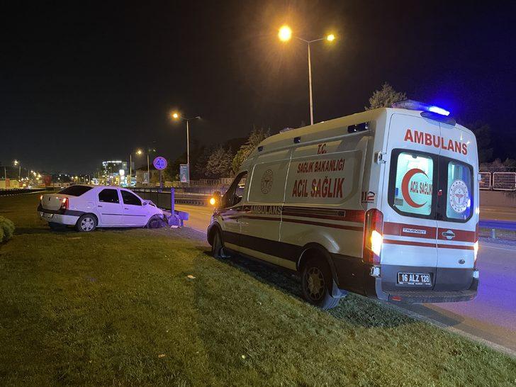 Bursa'da refüje çarpan sürücü yaralandı G3