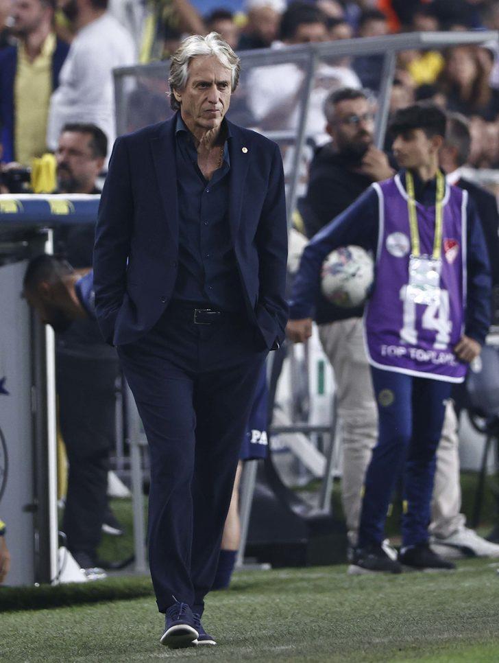 "Hastasını kurtaramamış doktor!" Son dakika: Fenerbahçe - Karagümrük maçı sonrası Serdar Ali Çelikler ve Güntekin Onay'ın Altay Bayındır yorumu sosyal medyayı karıştırdı! G1