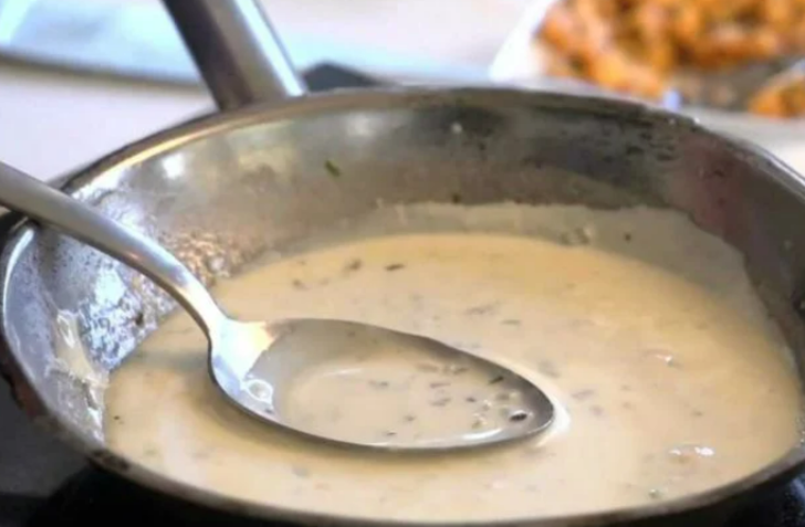 ÇORBALARIN ÜZERİNDE OLUŞAN KAYMAK