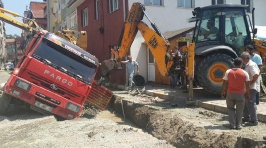 Kanalizasyon inşaatında g&ouml;&ccedil;&uuml;k; 1 iş&ccedil;i &ouml;ld&uuml;