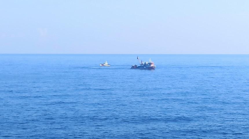 GÜNCELLEME - Kocaeli'de alabora olan tekneden düşen kişiyi arama çalışmaları sürüyor