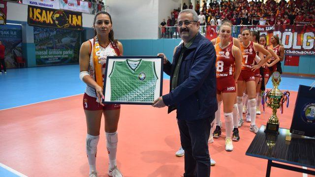 SMA hastası bebek için düzenlenen voleybol turnuvasını Galatasaray kazandı