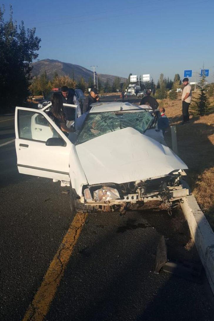 Elazığ'da 2 otomobilin çarpışması sonucu 1 kişi öldü, 4 kişi yaralandı G2