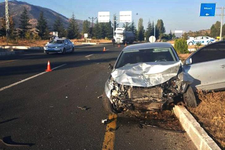Elazığ'da 2 otomobilin çarpışması sonucu 1 kişi öldü, 4 kişi yaralandı G3