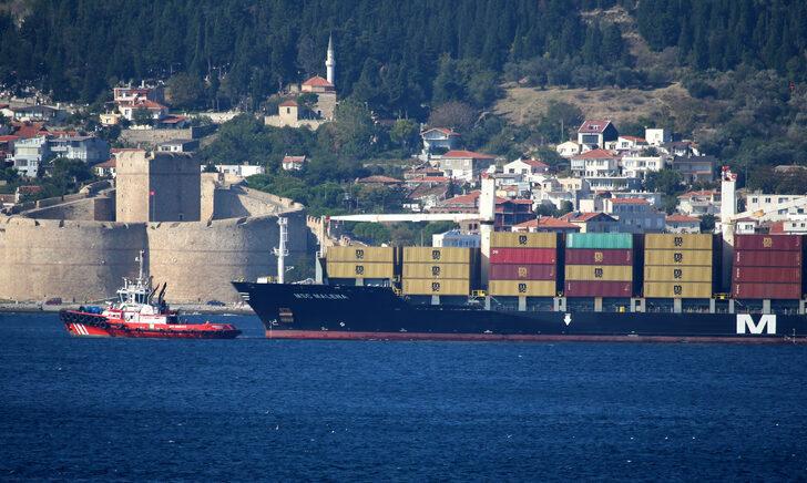 Çanakkale Boğazı'nda makine arızası yapan gemi limana çekildi G2