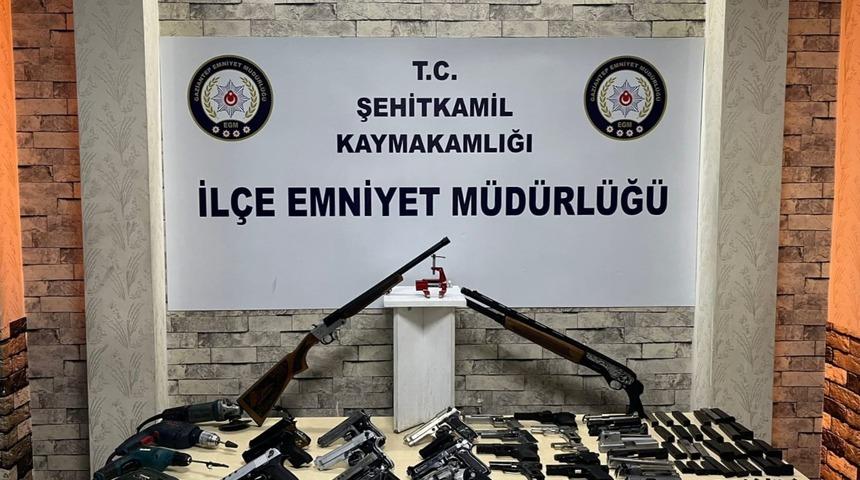 Gaziantep'te kurusıkı tabancaları dönüştürdüğü öne sürülen kişi yakalandı