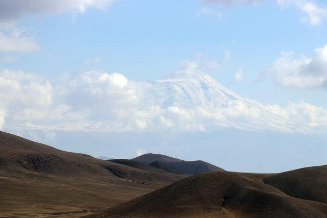 Türkiye'nin en yüksek noktası Ağrı Dağı karla kaplandı