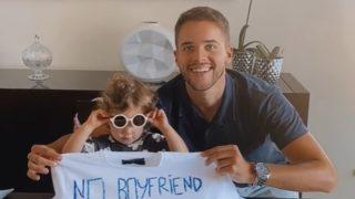 Sosyal medya bu baba ve kızını konuşuyor! Şampiyonlar Ligi müziği eşliğinde kızıyla sözleşme imzaladı