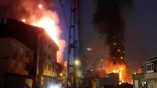 Kadıköy'deki patlama gizemini koruyor! 'Ortalık bir anda karıştı, yangın, camdan atlayanlar....'