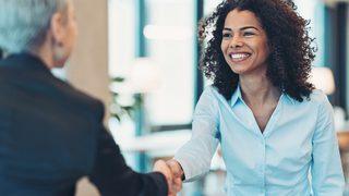 Araştırmalar bu rengi giyenlerin güvenilir göründüğünü tespit etti! İş görüşmelerinin iyi geçmesini sağlayabilir