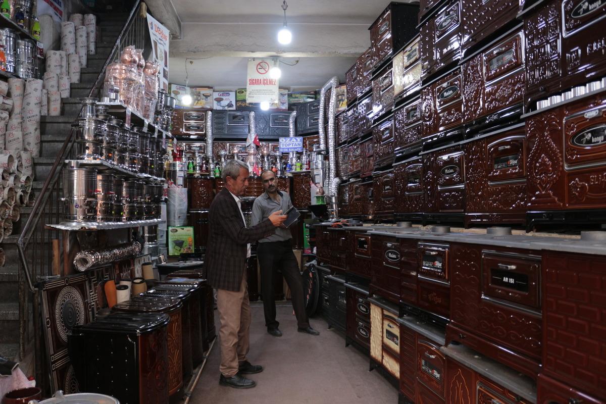 Konya'da havaların soğumasıyla Sobacılar Sokağı hareketlendi