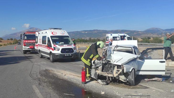 Denizli'de traktör ile otomobilin çarpıştığı kazada 5 kişi yaralandı G3
