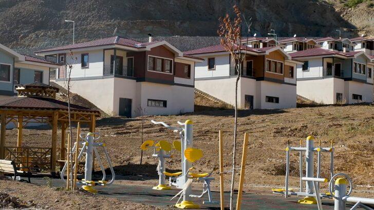 Baraj nedeniyle su altında kalacak Yusufeli ilçesi yeni yerine taşınmaya başladı G3