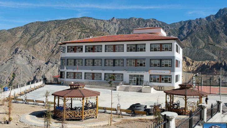 Baraj nedeniyle su altında kalacak Yusufeli ilçesi yeni yerine taşınmaya başladı G4