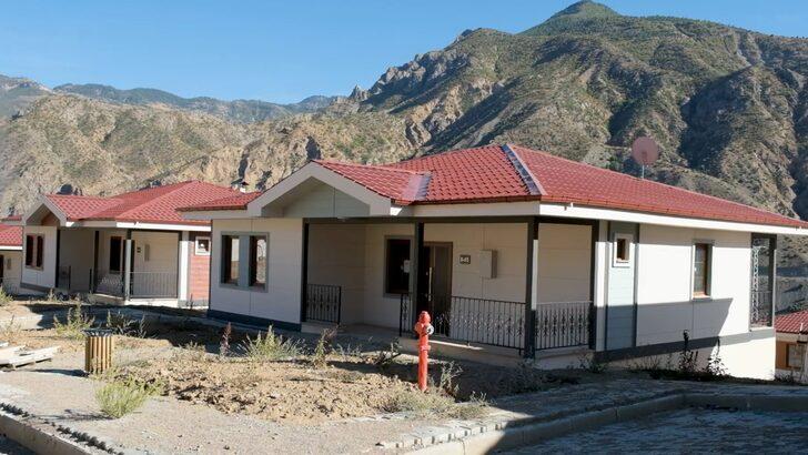 Baraj nedeniyle su altında kalacak Yusufeli ilçesi yeni yerine taşınmaya başladı G5