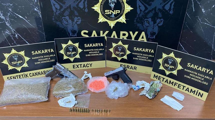 Sakarya'da uyuşturucu operasyonlarında yakalanan 4 zanlı tutuklandı