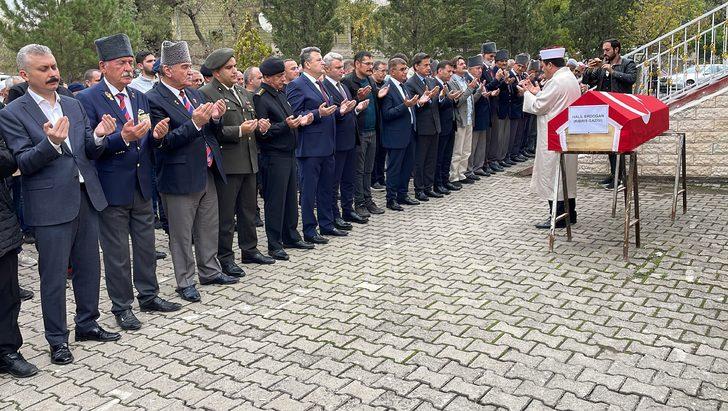 Karabük'te vefat eden Kıbrıs gazisi son yolculuğuna uğurlandı G2