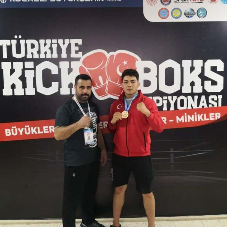 Şampiyon kick boksçu, İzmir'deki motosiklet kazasında hayatını kaybetti