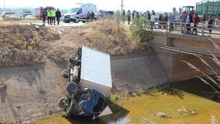 Manisa'da kamyonet ile motosikletin çarpıştığı kazada 1 kişi öldü, 1 kişi yaralandı