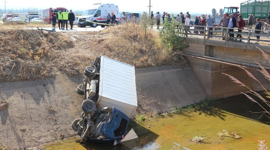 Manisa'da kamyonet ile motosikletin çarpıştığı kazada 1 kişi öldü, 1 kişi yaralandı