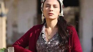 Ödüllü Kurak Günler filminde yer alıyordu! Selin Yeninci sütyensiz tarzıyla dikkat çekti