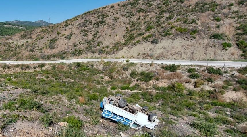 Osmaniye'de devrilen kamyonetteki 1 kişi öldü, 2 kişi yaralandı