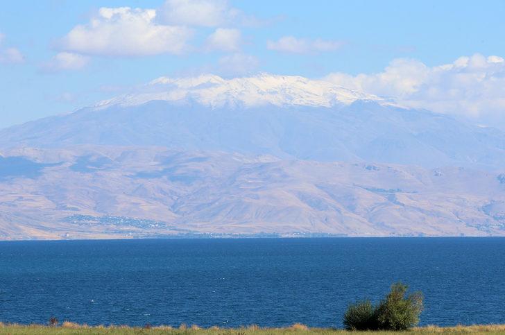 Süphan Dağı'nın zirvesi karla kaplandı G3