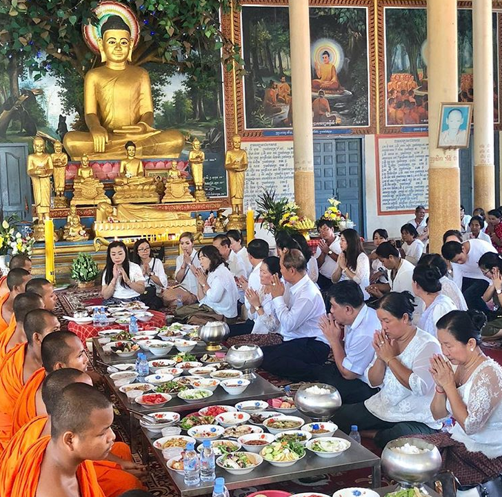 Kombaçya’nın geleneksel Pchum Ben Festivali 15 gün boyunca cehennemin kapılarını açıyor! Kötü ruhları besliyorlar