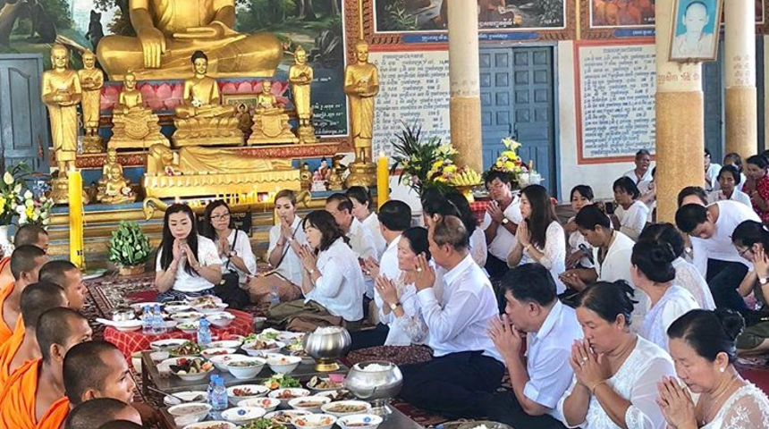 Kombaçya’nın geleneksel Pchum Ben Festivali 15 gün boyunca cehennemin kapılarını açıyor! Kötü ruhları besliyorlar