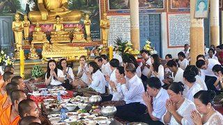 Kombaçya’nın geleneksel Pchum Ben Festivali 15 gün boyunca cehennemin kapılarını açıyor! Kötü ruhları besliyorlar