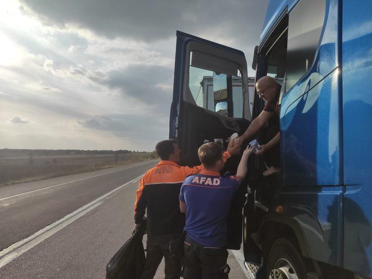AFAD'dan sınır kapısında bekleyen tır şoförlerine kumanya ikramı G3