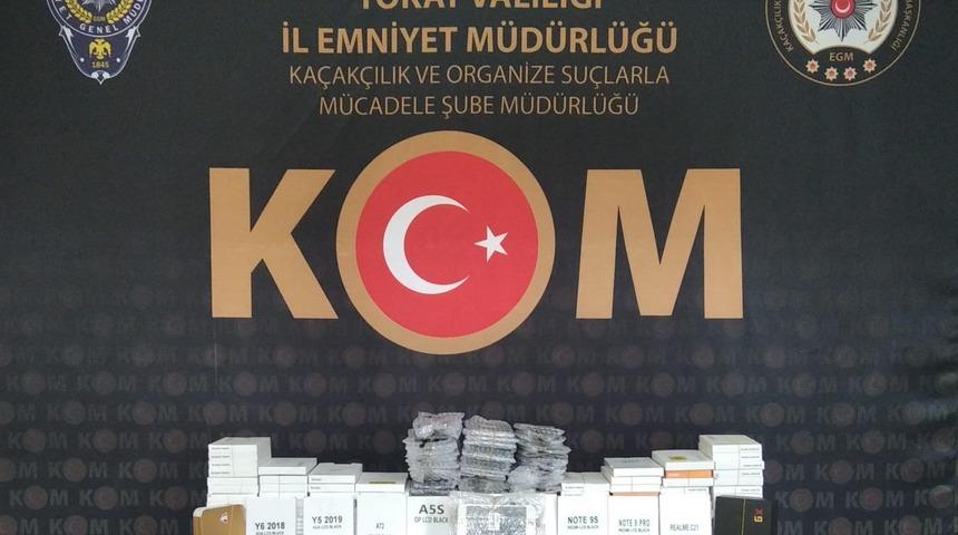 Tokat'ta 493 gümrük kaçağı telefon ele geçirildi