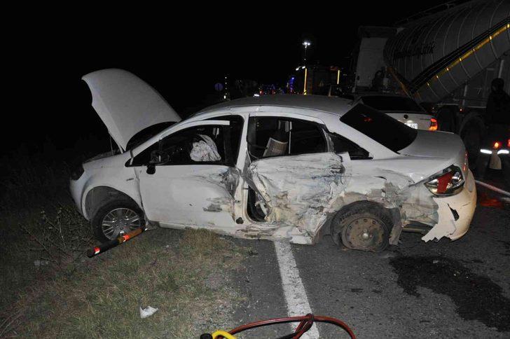 Korkunç kaza: Arabalardan biri paramparça oldu! 1 ölü, 8 yaralı G5