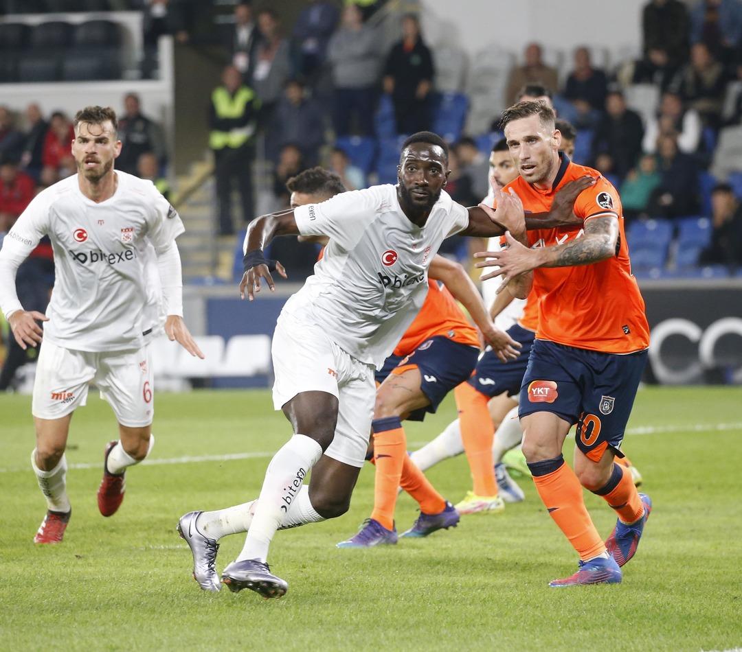 Son dakika: Başakşehir Sivasspor'a 2-0 mağlup oldu! Emre Bel&ouml;zoğlu'na Sivas &ccedil;elmesi