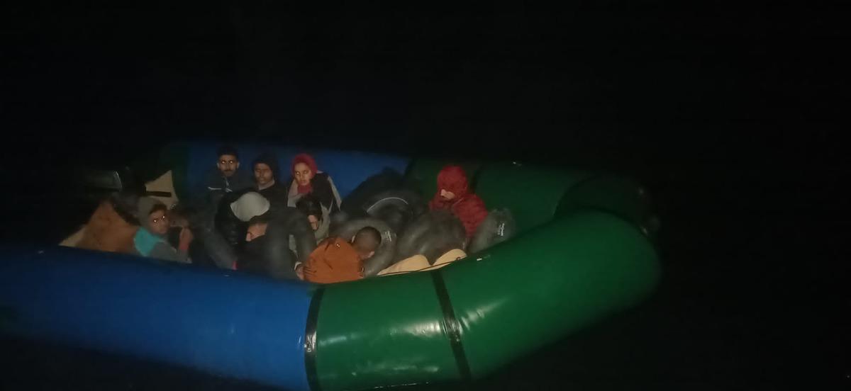 Aydın'da geri itilen 53 d&uuml;zensiz g&ouml;&ccedil;men kurtarıldı, 48 g&ouml;&ccedil;men yakalandı