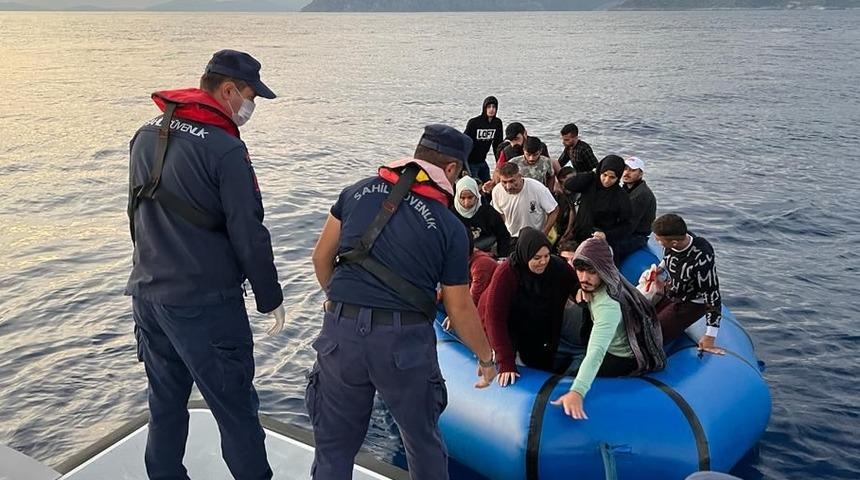 Dalaman açıklarında 19 düzensiz göçmen yakalandı