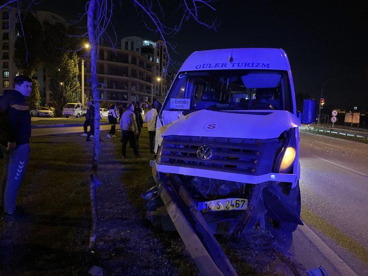 Bursa'da işçi servisi ile kamyonetin çarpıştığı kazada 4 kişi yaralandı G5