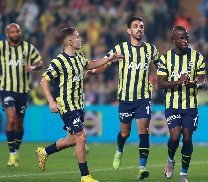 Ne yaptın Enner Valencia! Tek başına Galatasaray'ı geçti... G3