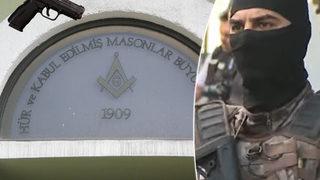 'Dünyadaki acılardan onlar sorumlu' dedi Mason Locasına kurşun yağdırdı! Üzerinden esrarengiz kağıtlar çıktı