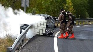 Tırdan düştü, bir anda doğaya sızmaya başladı! Hidrojen peroksit panik yarattı