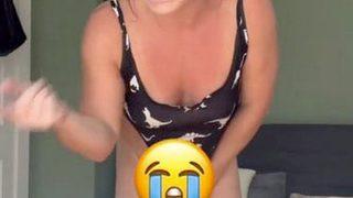 Kıyafet seçimi tepki topladı! Kasıklarının sadece bir kısmını örtünce eleştiriler durmadı