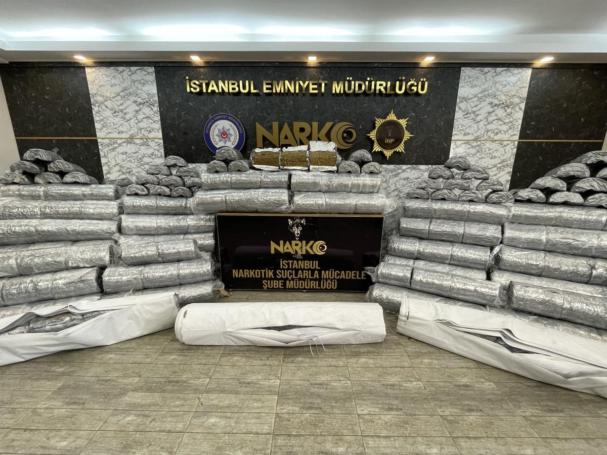 Meksika'dan İstanbul'a gelen gemide 1 ton 580 kilogram marihuana ele ge&ccedil;irildi