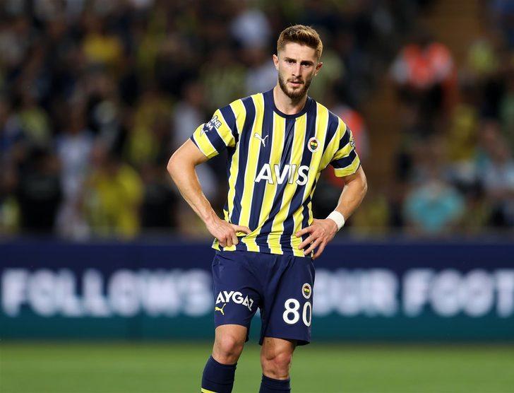 Görenler çok şaşırdı! Fenerbahçeli İsmail Yüksek, kahvehanede Trabzonspor - Kasımpaşa maçını izledi! G5