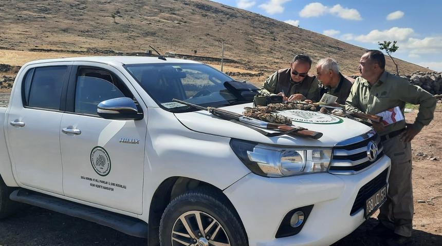 Kayseri'de yasa dışı bıldırcın avlayan 2 kişi yakalandı